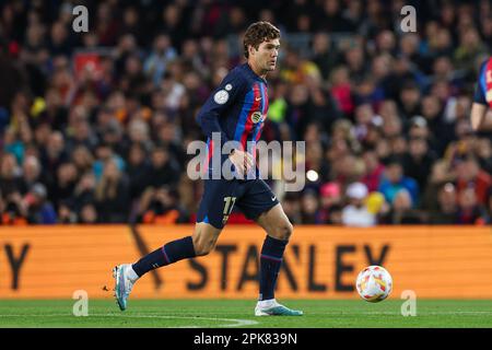 BARCELONA, SPANIEN - 5. APRIL: Marcos Alonso vom FC Barcelona in Aktion während des Halbfinales der zweiten Teilstrecke – Copa Del Rey Match zwischen dem FC Barcelona und Real Madrid im Camp Nou am 5. April 2023 in Barcelona, Spanien (Foto: David Ramirez/DAX Images) Stockfoto