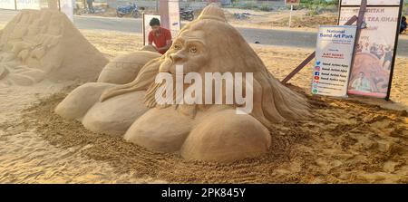 Pushkar, Rajasthan, Indien. 5. April 2023. Sandkunst von Lord Hanum, geschaffen vom Sandkünstler Ajay Rawat anlässlich des Hanuman Jayanti (Geburtstags) in Puschkar. (Kreditbild: © Sumit Saraswat/Pacific Press via ZUMA Press Wire/Alamy Live News) NUR REDAKTIONELLE VERWENDUNG! Nicht für den kommerziellen GEBRAUCH! Stockfoto