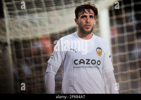 Nico Gonzalez (Valencia CF, Nr. 17) schaut beim LaLiga Santander Match zwischen Valencia CF und Rayo Vallecano am 03. April 20 im Mestalla Stadium zu Stockfoto