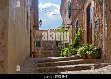 Wunderschöne Straße in Valldemossa auf Mallorca, Balearische Insel, Spanien Stockfoto