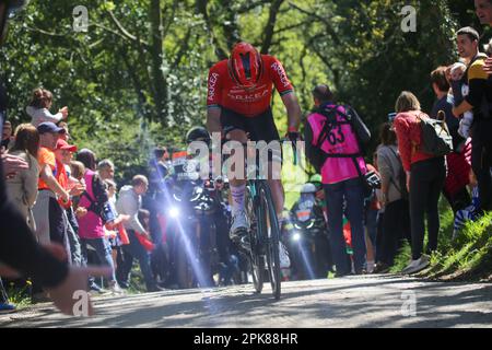 Amasa-Villabona, Euskadi, Spanien. 5. April 2023. Zizurkil, Spanien, 05. April 2023: Der Fahrer des Teams ARKEA - Samsic, Thibault Guernalec während der 3. Etappe des Baskenlandes Itzulia 2023 zwischen Errenterien und Amasa-Villabona am 05. April 2023 in Zizurkil, Spanien. (Kreditbild: © Alberto Brevers/Pacific Press via ZUMA Press Wire) NUR ZUR REDAKTIONELLEN VERWENDUNG! Nicht für den kommerziellen GEBRAUCH! Stockfoto