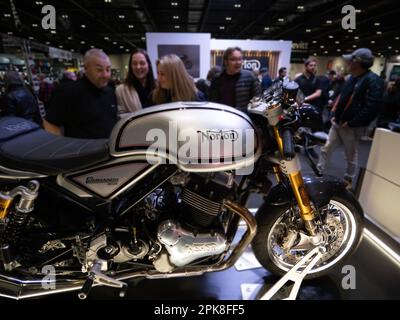 Szenen auf der Carole Nash MCN London Motorcycle Show Excel London, Norton Stand mit Norton Kommando Stockfoto