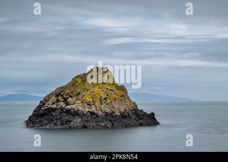 Malerischer Blick auf Islandoo von Murlough Bay, Antrim, Nordirland Stockfoto