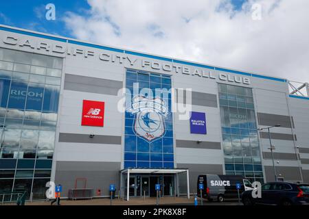 Cardiff, Großbritannien. 06. April 2023. Cardiff, Wales, April 6. 2023: Allgemeiner Blick außerhalb des Cardiff City Stadium vor dem International Friendly Football Match zwischen Wales und Nordirland im Cardiff City Stadium in Cardiff, Wales. (James Whitehead/SPP) Kredit: SPP Sport Press Photo. Alamy Live News Stockfoto