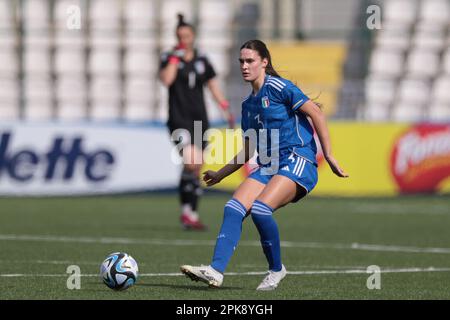 Vercelli, Italien, 5. April 2023. Giulia Trevisan von Italien während des UEFA-Meisterschaftsspiels U19 im Stadio Silvio Piola, Vercelli. Der Bildausdruck sollte lauten: Jonathan Moscrop/Sportimage Stockfoto