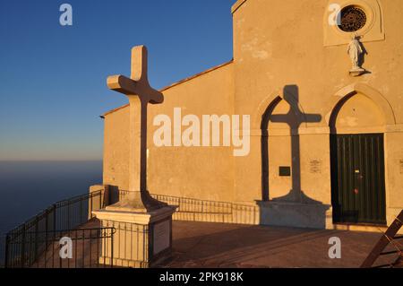 Kapelle Notre dame du Mai Cap Sicié über dem Meer La Seyne Provence Stockfoto