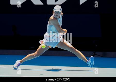 IGA Swiatek von Polen in Aktion beim Australian Open 2023 Tennis Tournament, Melbourne Park, Melbourne, Victoria, Australien. Stockfoto