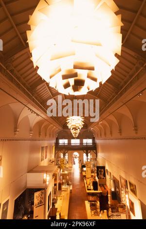 England, East Sussex, Brighton, Brighton Museum, die Art and Design Gallery des 20. Jahrhunderts, Innenansicht Stockfoto