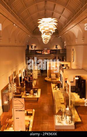 England, East Sussex, Brighton, Brighton Museum, die Art and Design Gallery des 20. Jahrhunderts, Innenansicht Stockfoto