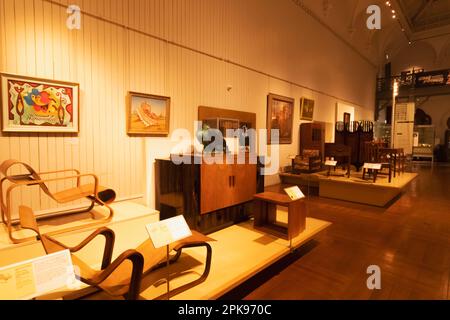 England, East Sussex, Brighton, Brighton Museum, die Art and Design Gallery des 20. Jahrhunderts, Innenansicht Stockfoto