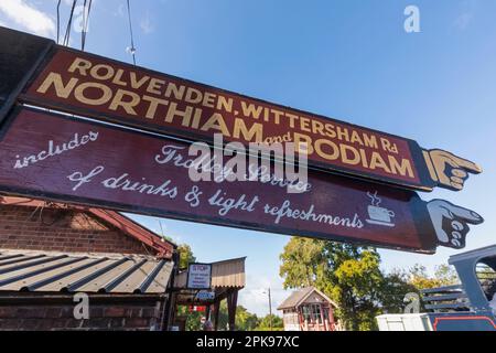 England, Kent, Tenterden, Kent und East Sussex Railway, Bahnsteigsschilder Stockfoto