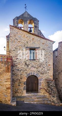 Pfarrkirche St. Martin in Llauro aus der romanischen Zeit. Stockfoto