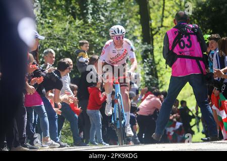 Zizurkil, Spanien. 05. April 2023. AG2R Citroen Team Rider Larry Warbasse während der 3. Etappe des Baskenlandes Itzulia 2023 zwischen Errenteria und Amasa-Villabona am 05. April 2023 in Zizurkil, Spanien. (Foto: Alberto Brevers/Pacific Press/Sipa USA) Guthaben: SIPA USA/Alamy Live News Stockfoto