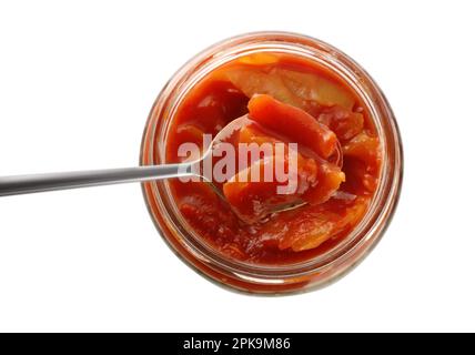 Glasbehälter mit köstlichem Dosenecho mit Löffel isoliert auf Weiß, Draufsicht Stockfoto