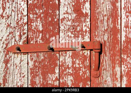 Norwegen, Lofoten, Vestvagoya, Eggum, Bootshaus in typischem Rot, Detail, Scharnier Stockfoto