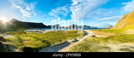 Panorama, Norwegen, Lofoten, Vestvagoya, Küstenwanderweg von Haukland Beach nach Uttakleiv Stockfoto