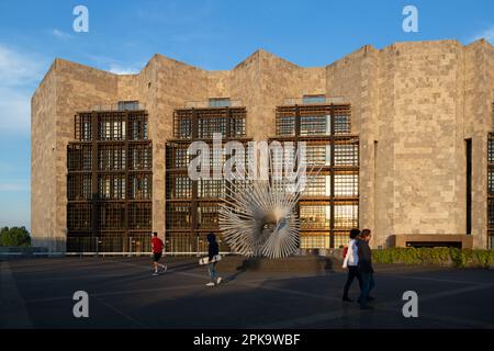 03.05.2018, Deutschland, Rheinland-Pfalz, Mainz - Mainzer Rathaus am Jockel-Fuchs-Platz, erbaut 1968 von der dänischen Architekturfirma Jacobsen und Stockfoto