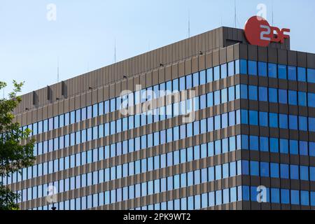 04.05.2018, Deutschland, Rheinland-Pfalz, Mainz - ZDF-Rundfunkzentrum Mainz, Hauptsitz des ZDF (Zweites Deutsches Fernsehen). 00A180504D080 Stockfoto