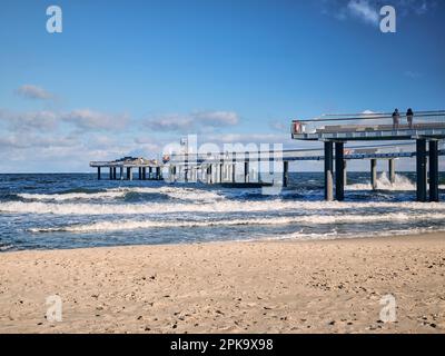 Usedom im Winter, neuer Pier Koserow am Sandstrand Stockfoto