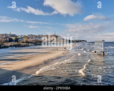 Usedom im Winter, Pier Heringsdorf, Strandblick mit Freiluftkino Stockfoto