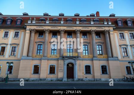 06.05.2018, Deutschland, Thüringen, Weimar - Hauptgebäude (1770) der MUSIKSCHULE FRANZ LISZT in Weimar am Platz der Demokratie. 00A180506D487C Stockfoto