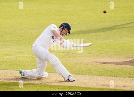 Yorkshires Finlay Bean am ersten Tag des Spiels LV= Insurance County Championship Division Two im Headingley Stadium, Yorkshire. Foto: Donnerstag, 6. April 2023. Stockfoto