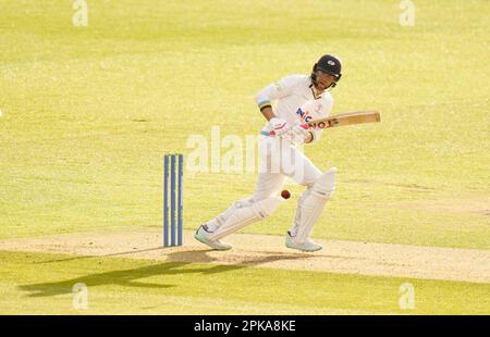 Dawid Malan in Yorkshire am ersten Tag des Spiels der LV= Insurance County Championship Division Two im Headingley Stadium, Yorkshire. Foto: Donnerstag, 6. April 2023. Stockfoto