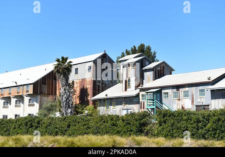 IRVINE, KALIFORNIEN - 2. April 2023: Buildings Old Town Irvine, 1991 zum California Historic Landmark ernannt. Stockfoto