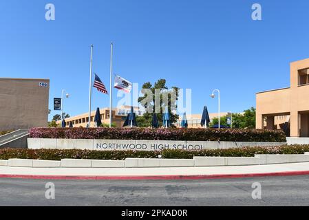 IRVINE, KALIFORNIEN - 2. April 2023: Schild am Haupteingang auf dem Campus der Northwood High School. Stockfoto