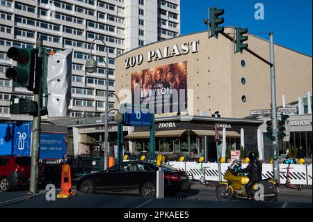 13.01.2023, Deutschland, , Berlin - Europa - Außenansicht des Zoopalast-Kinos in der Hardenbergstraße im West-Stadtteil Charlottenburg-Wilmersdo Stockfoto