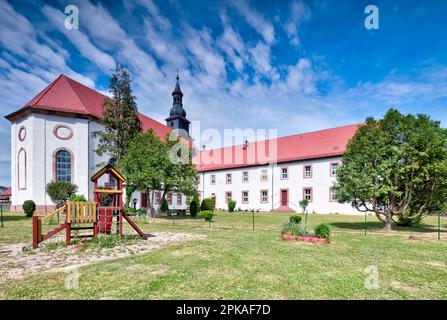 Katholische Kirche, St. Peter und Paul, ehemaliges Franziskanerkloster, Sommer, Dermbach, Rhön, Wartburgkreis, Thüringen, Deutschland, Europa, Stockfoto