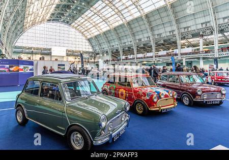 Die Beatles Mini Coopers's Classic Car Show London UK Stockfoto