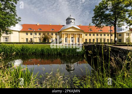 Europa, Polen, Niederschlesien, Milicz / Militsch, Milicz Palace Stockfoto