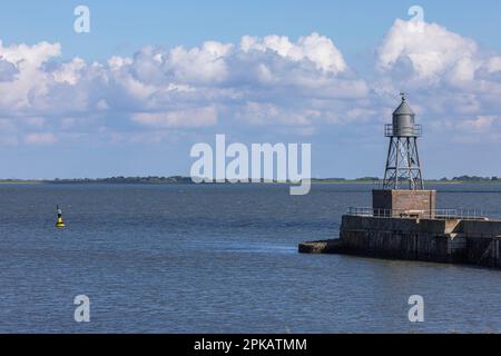 Pier Light am nördlichen Pier des ehemaligen dritten Hafeneingangs in Wilhelmshaven, Niedersachsen, Deutschland Stockfoto