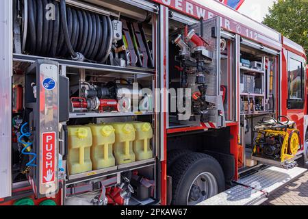 Feuerwehrwagen, Ausrüstung, Einsatzkommando, Tag der offenen Tür bei der Freiwilligen Feuerwehr Schortens, Bezirk Friesland, Niedersachsen, Deutschland Stockfoto
