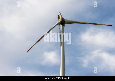 Gebrochene Rotorblätter einer Enercon-Turbine, Detail, Windturbine der Friesen-Elektra II GmbH & Co KG, in Sande, Gemeinde Friesland, Niedersachsen, Deutschland. Stockfoto