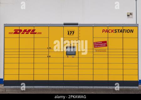 DHL Packstation 177, an EINER JET-Tankstelle, Symbolbild, Abholung und Ablieferung von Paketen rund um die Uhr, Wilhelmshaven, Niedersachsen, Deutschland Stockfoto