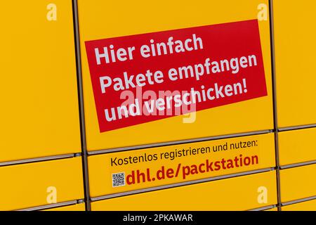 DHL Packstation 177, an EINER JET-Tankstelle, Detail, Beschriftung, Beschriftung, Symbolbild, Abholung und Rückgabe von Paketen rund um die Uhr, Wilhelmshaven, Niedersachsen, Deutschland Stockfoto