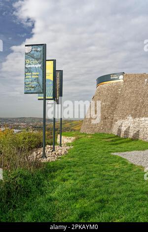 Der Sonnenstuhl oder Kartoffelturm in den Weinbergen des Weinbaudorfes Randersacker am Main in der Nähe von Würzburg, Kreis Würzburg, Niederfrankreich, Bayern, Deutschland Stockfoto