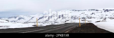 Panoramablick auf die Straße nach Seydisfjordur, Island Stockfoto