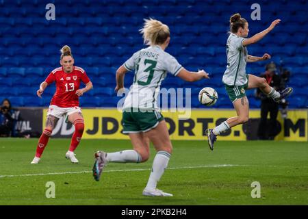 Rachel Rowe of Wales erzielt 4-0 Punkte beim Women's International Friendly Match Wales Women vs Northern Ireland Women im Cardiff City Stadium, Cardiff, Großbritannien, 6. April 2023 (Foto von Craig Thomas/News Images) Stockfoto