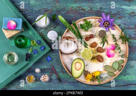 Hausgemachte Pflanzenöle und Kosmetika. Stockfoto