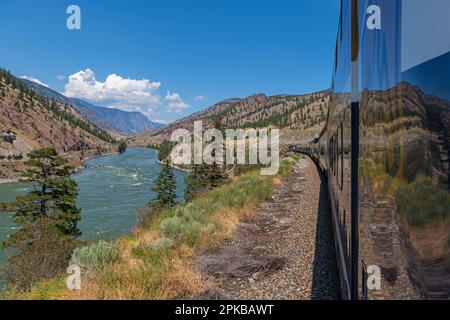 Rocky Mountaineer, Zugfahrt durch Fraser Valley und River, British Columbia, Kanada. Stockfoto