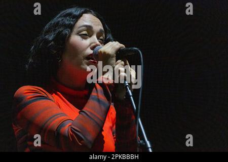 Chicago, USA. 05. April 2023. Musikerin Kelly Lee Owens im United Center am 5. April 2023 in Chicago, Illinois (Foto: Daniel DeSlover/Sipa USA). Kredit: SIPA USA/Alamy Live News Stockfoto