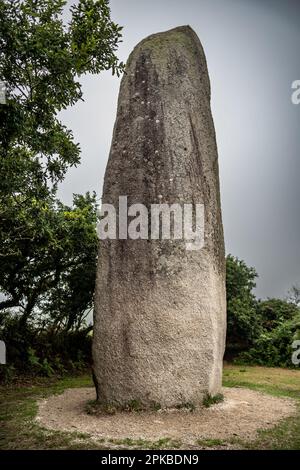 Antiker Stein Menhir De Kerloas In Der Nähe Der Dörfer Plouarzel Und Saint Renan In Der Bretagne, Frankreich Stockfoto