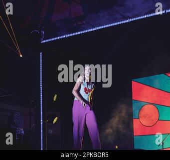 Le chanteur MIKA Lors de son-Konzert à Disneyland Paris en 2022. Stockfoto