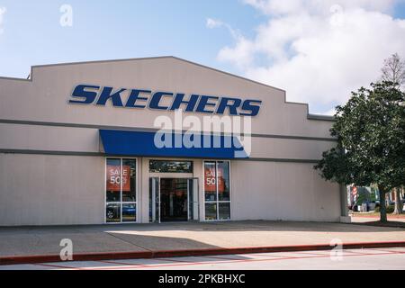 HARAHAN, LA, USA - 23. MÄRZ 2023: Skechers Store im Elmwood Shopping Center Stockfoto