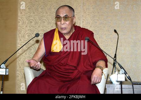 Seine Heiligkeit der 14. Dalai Lama veranstaltet im Rahmen eines elftägigen Besuchs nach Australien (6.-16. Juni) eine Pressekonferenz in Sydney. Sheraton Wentworth Hotel, Sydney, Australien. 14.06.07. Stockfoto