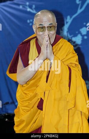 Seine Heiligkeit der 14. Dalai Lama führt eine Medienkonferenz durch, bevor er seine „Stadien der Meditation“-Lehren beginnt, die vom 11-14. Bis 19. Juni auf dem Sydney Showground im Sydney Olympic Park vier Tage lang in Sydney abgehalten werden. Sydney, Australien. 11.06.08. Stockfoto