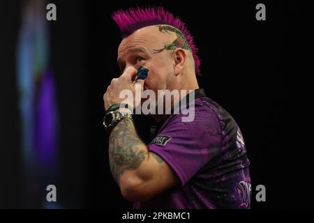 Peter Wright reagiert während der Cazoo PDC Premier League Darts Night 10 2023 in der Utilita Arena Birmingham, Birmingham, Großbritannien. 6. April 2023. (Foto von Gareth Evans/News Images) in Birmingham, Großbritannien, am 4/6/2023. (Foto: Gareth Evans/News Images/Sipa USA) Guthaben: SIPA USA/Alamy Live News Stockfoto